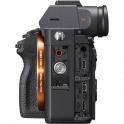 Sony A7R III Cuerpo - Full-Frame de 42 MPx ILCE7RM3/B - vista lateral con contactos