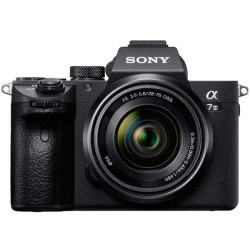 Sony A7III (A7M3) + 28-70mm f3.5-5.6 OSS Cámara CSC full frame ILCE7M3B A7III - vista frontal