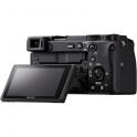 Sony A6600 + 18-135mm - ILCE6600MB - vista reverso con LCD desplegable