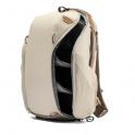 Peak Design Everyday Backpack ZIP 15L V2 Midnight Bone (Blanco Roto) - Vista de la apertura con los separadores
