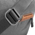Peak Design Everyday Sling 10L V2 - Ash - Bandolera gris perfecta para uso diario - detalle del ajuste de la correa