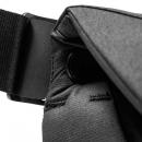 Peak Design Everyday Messenger 13L V2 Negra - Detalle del enganche de la correa