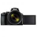 Nikon Coolpix P950 -Vista frontal con pantalla abatible
