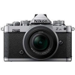 Nikon Z Fc + 16-50 mm F3.5-6.3 VR - mirrorless Aps-c 20,9 Mp de diseño clásico - VOA090K002K - Vista frontal