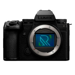 Panasonic Lumix S5 Mark II X + Lumix S 24-105 mm F4 macro - Sensor Full frame