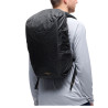 Peak Design Rain Fly 15-20L Black - Ejemplo de uso (material no incluido)